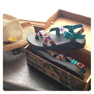 💫 Beautiful Tye-Dye Chaco Sandals💫!!